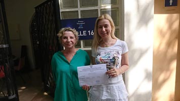 Lehrkraft der SABEL Schulen empfangen Zertifikat über erfolgreiche Teilnahme am ErasmusPlus Programm