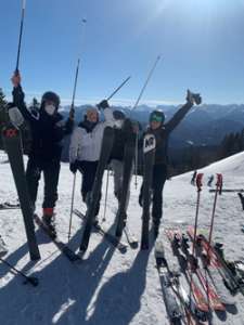 Die SchülerInnen der SABEL FOS in Lenggries beim Skifahren