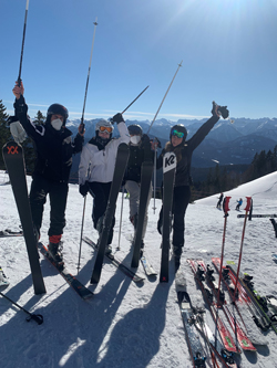 Gruppenbild der SABEL FOS Schüler in Lenggries beim Skifahren