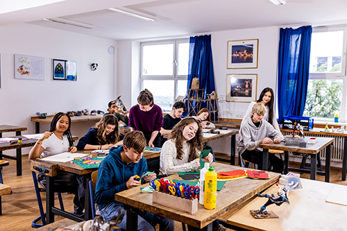 Aufnahme vom Kunstunterricht der SABEL Schulen München